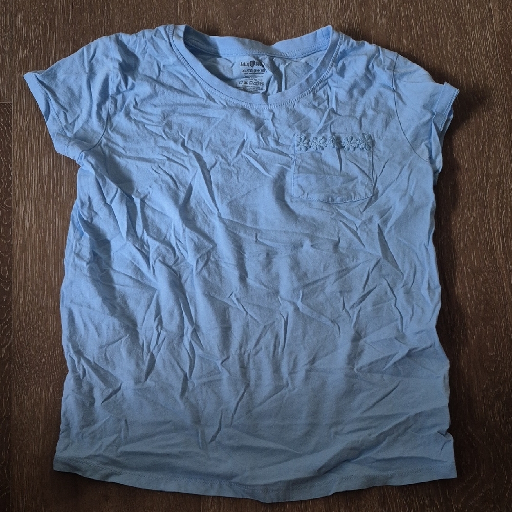 Light Blue T-Shirt With Flower Pocket